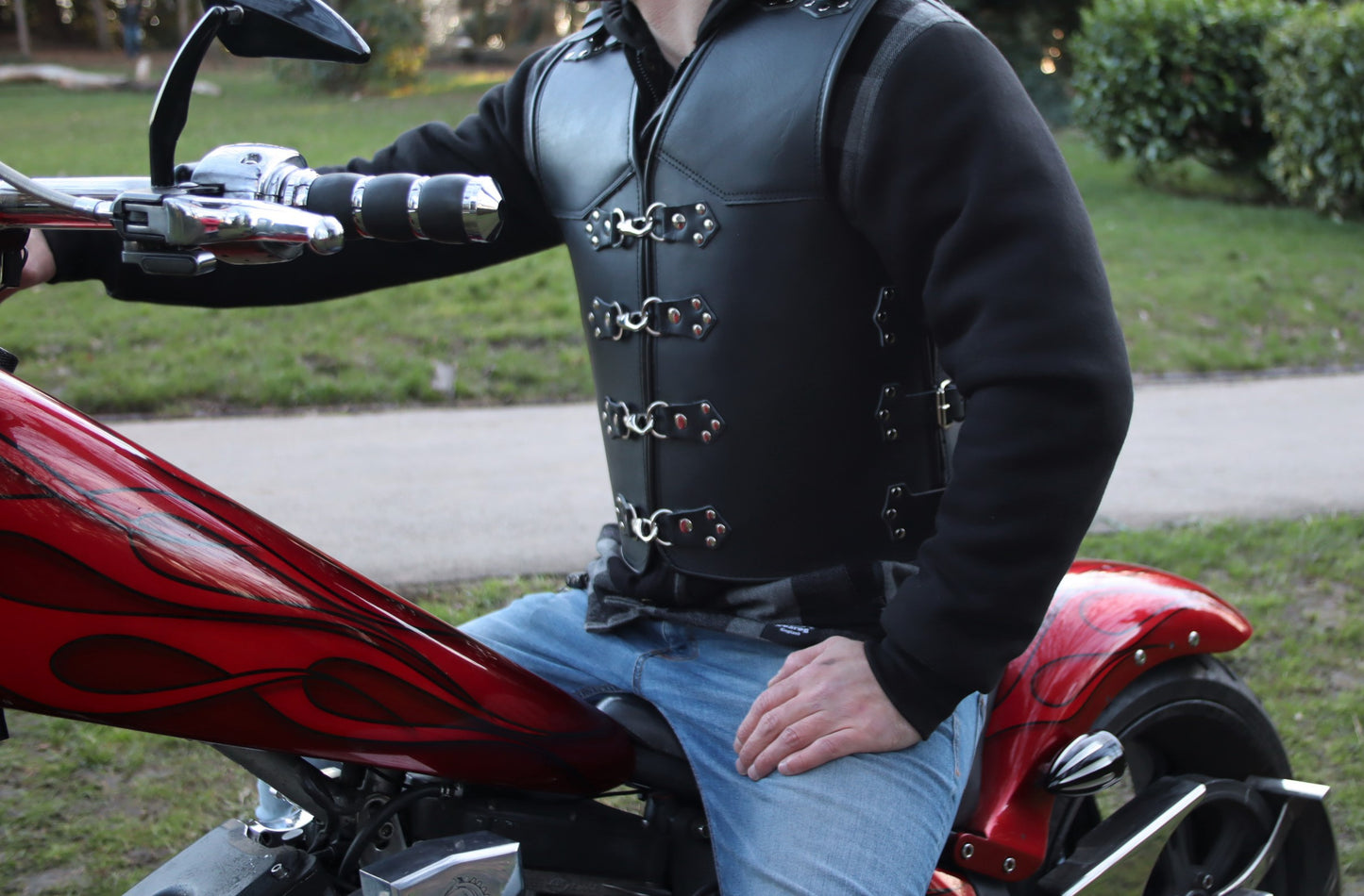 SVAROG Heavy Duty 4-7 MM Thick Buffalo Leather Vest “INVADER”