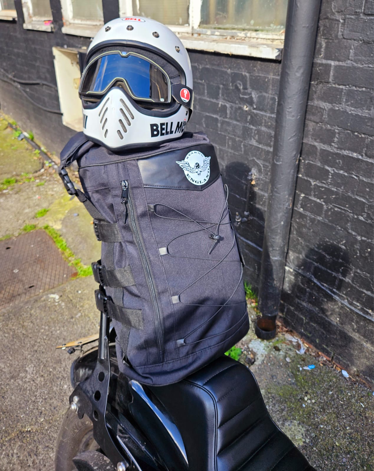 Svarog England Sissybar luggage bag for a chopper or bobber