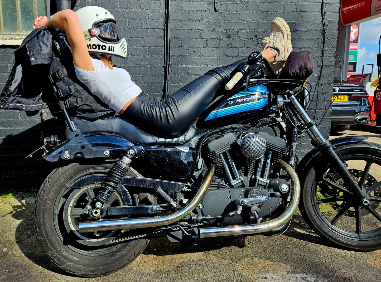 Svarog England Sissybar luggage bag for a chopper or bobber